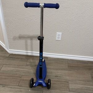 Micros Kids Three-Wheel Scooter in Blue and Black